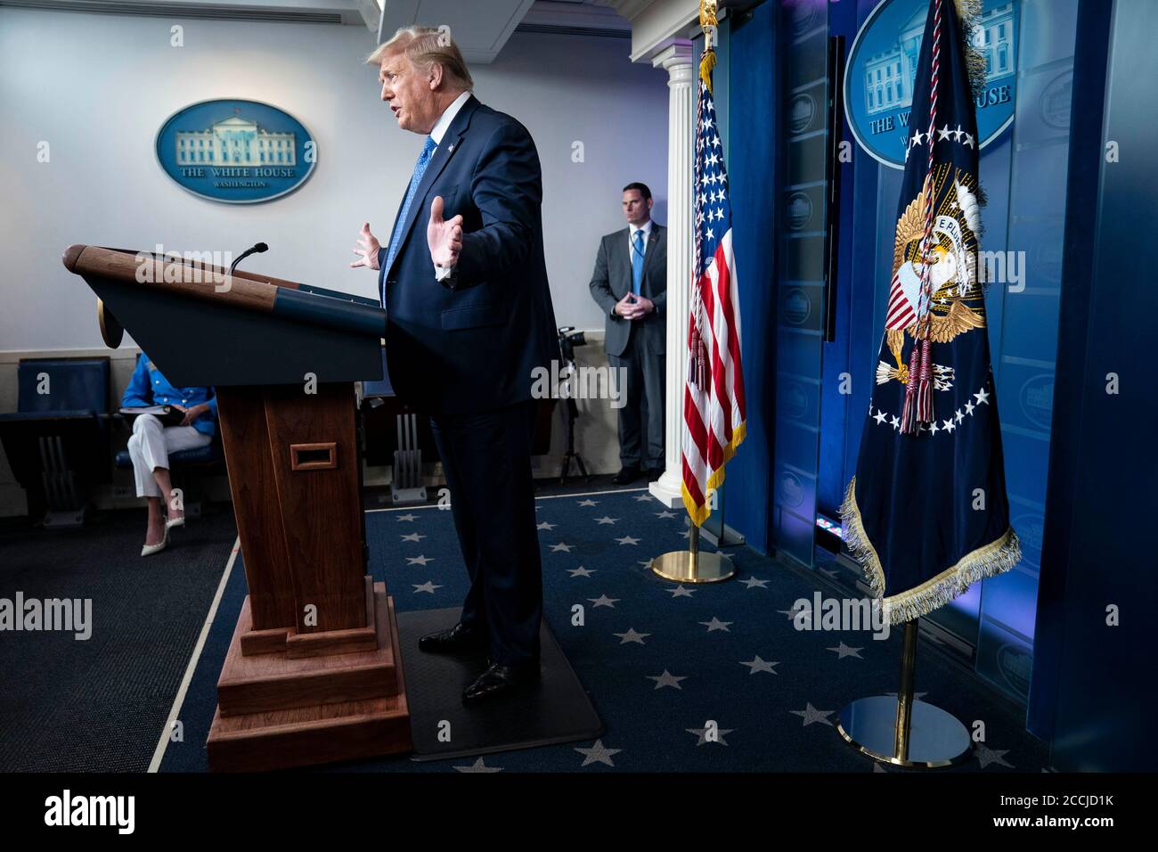 -Washington, DC - 20200722 - US-Präsident Donald J. Trump spricht während einer Pressekonferenz im Weißen Haus in Washington, D.C., USA, am Mittwoch, 22. Juli 2020. Präsident Trump sprach die Coronavirus-Pandemie, die Präsidentschaftswahlen 2020 und eine neue Anti-Kriminalität-Initiative namens Operation Legend. -IM BILD: Präsident Donald Trump -FOTO von: POOL/CNP/startraksphoto.com -072220 Trump-Coronavirus-Pool 011 Dies ist ein redaktionelles, lizenzpflichtige Bild. Bitte kontaktieren Sie Startraks Photo für Lizenzgebühren und Rechte Informationen unter sales@startraksphoto.com oder rufen Sie +1 212 414 9464 This i Stockfoto