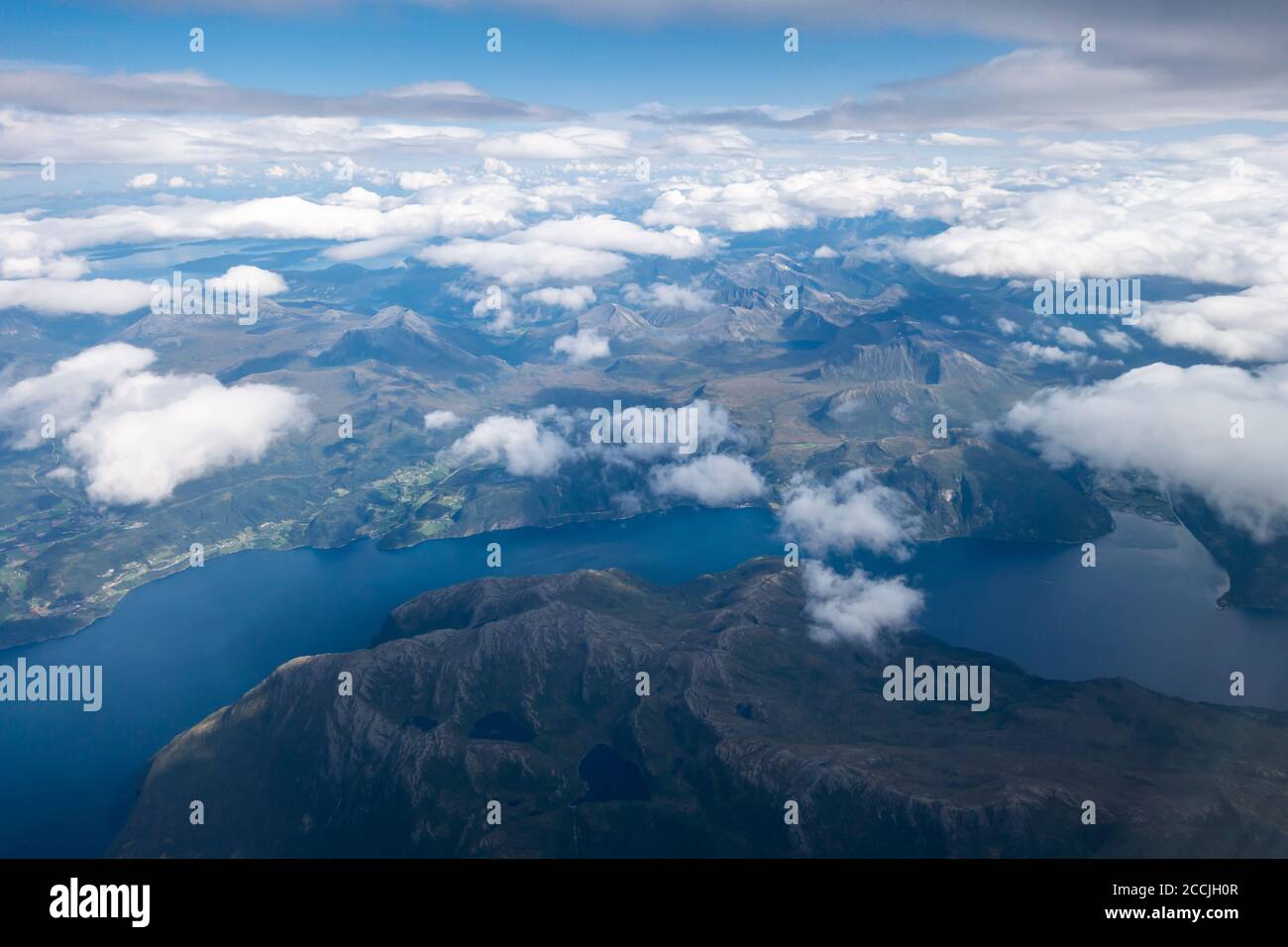 Luftaufnahme der Fjorde in Norwegen, aus einem Flugzeug Stockfoto