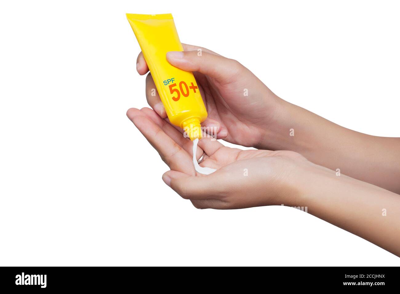 Frau Anwendung Sonnencreme auf ihre Hand isolieren auf weißem Hintergrund mit Clipping Pfad. SPF 50 und PA Sonnenschutzkonzept. Reiseurlaub Stockfoto