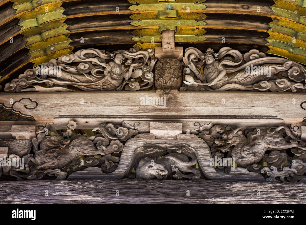 Dachdekorationen auf Tokugawa Familie Mausoleum auf Koyasan (Mt. Koya), dem ersten Tokugawa Shogun Ieyasu, Präfektur Wakayama, Japan gewidmet Stockfoto