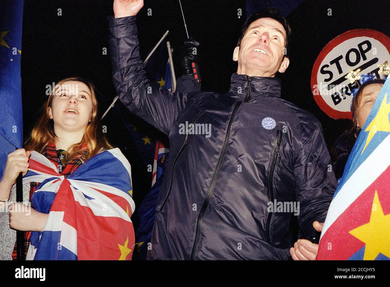 Befürworter des Brexit versammeln sich auf dem Parliament Square und stellen sich Gegen Anti-brexit-Demonstranten, da im Parlament ein Deal gemacht wird Zum Austritt Großbritanniens aus der Europäischen Union Stockfoto