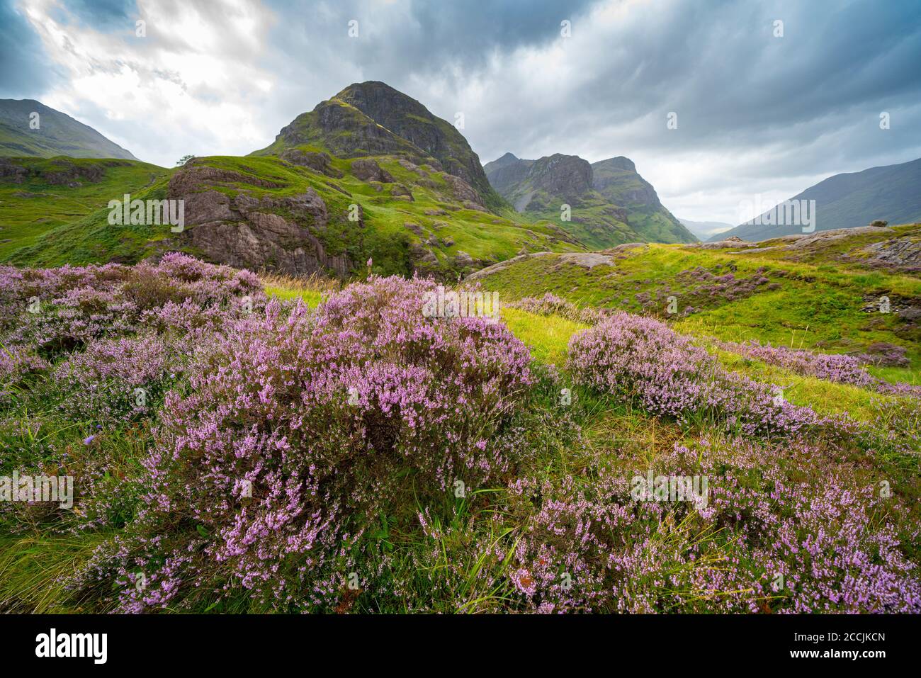 Blick auf Beinn Fhada, Teil von Bidean Nam Bian auch bekannt als die drei Schwestern von Glencoe, Highland Region, Schottland, Großbritannien Stockfoto