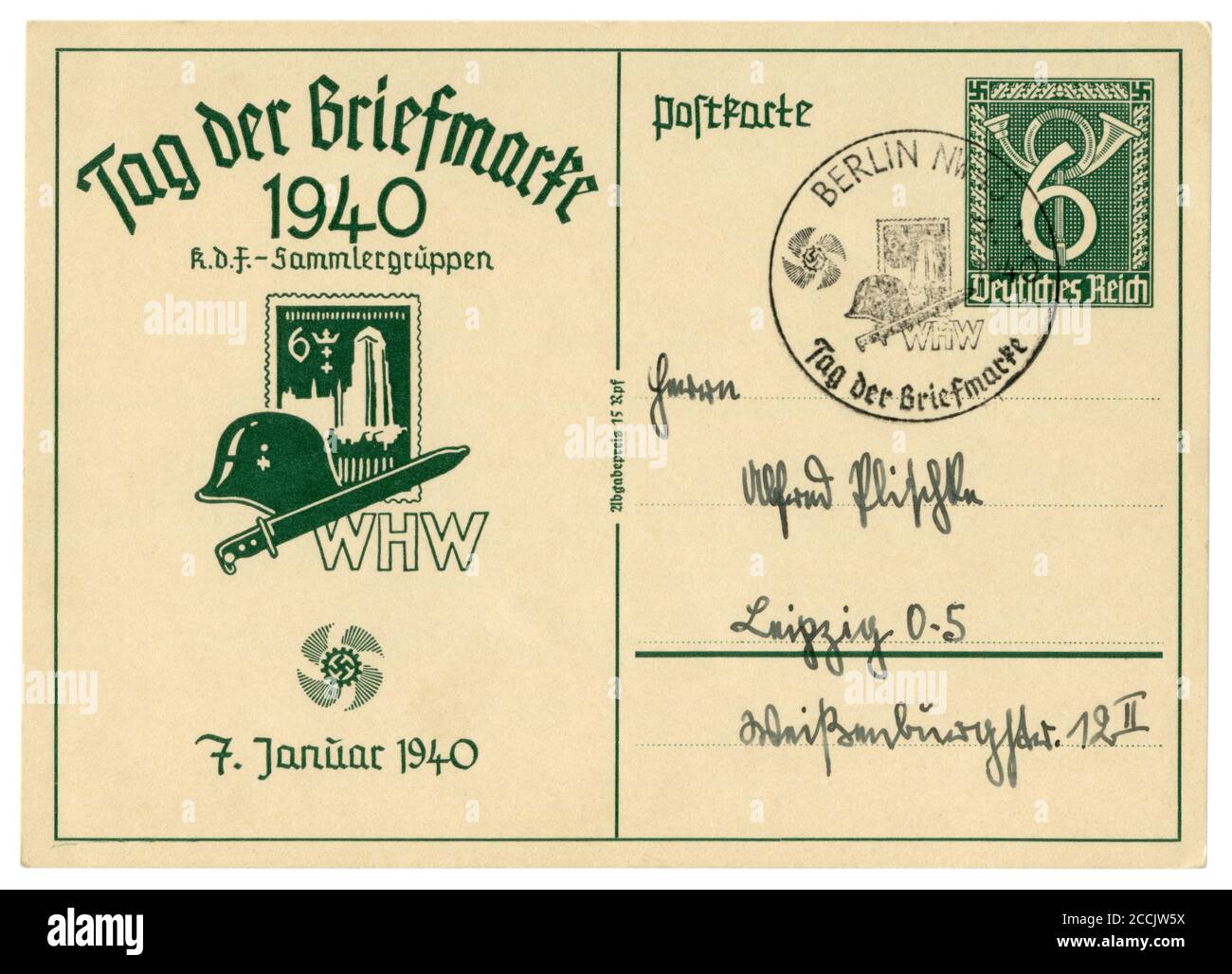 Historische Postkarte: Briefmarkentag Ausgabe 1940: Stahlhelm, Bajonettmesser und Briefmarke der Besetzung Danzig, Sonderstempel. Stockfoto