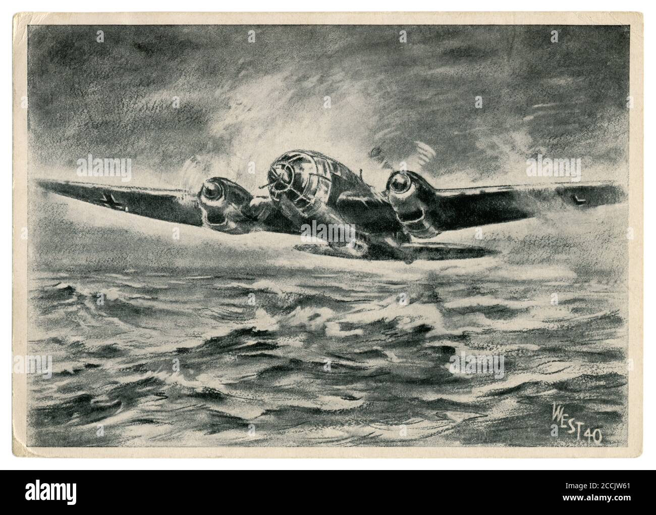 Deutsche historische Postkarte: Ein Bomber Heinkel He 111 über den rauen Gewässern der Nordsee fliegt, um die Städte Englands zu bombardieren. Schlacht von Großbritannien Stockfoto