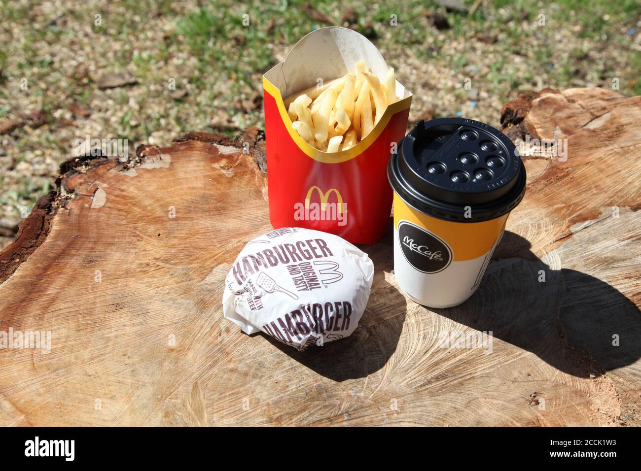 Mcdonalds Burger With Chips Stockfotos Und Bilder Kaufen Alamy