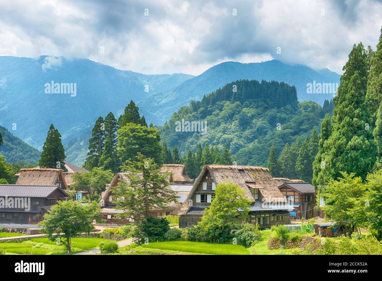 Nanto, Japan - Gassho-zukuri Häuser in Ainokura Dorf, Gokayama Gegend, Nanto Stadt, Toyama Präfektur, Japan. UNESCO-Weltkulturerbe. Stockfoto