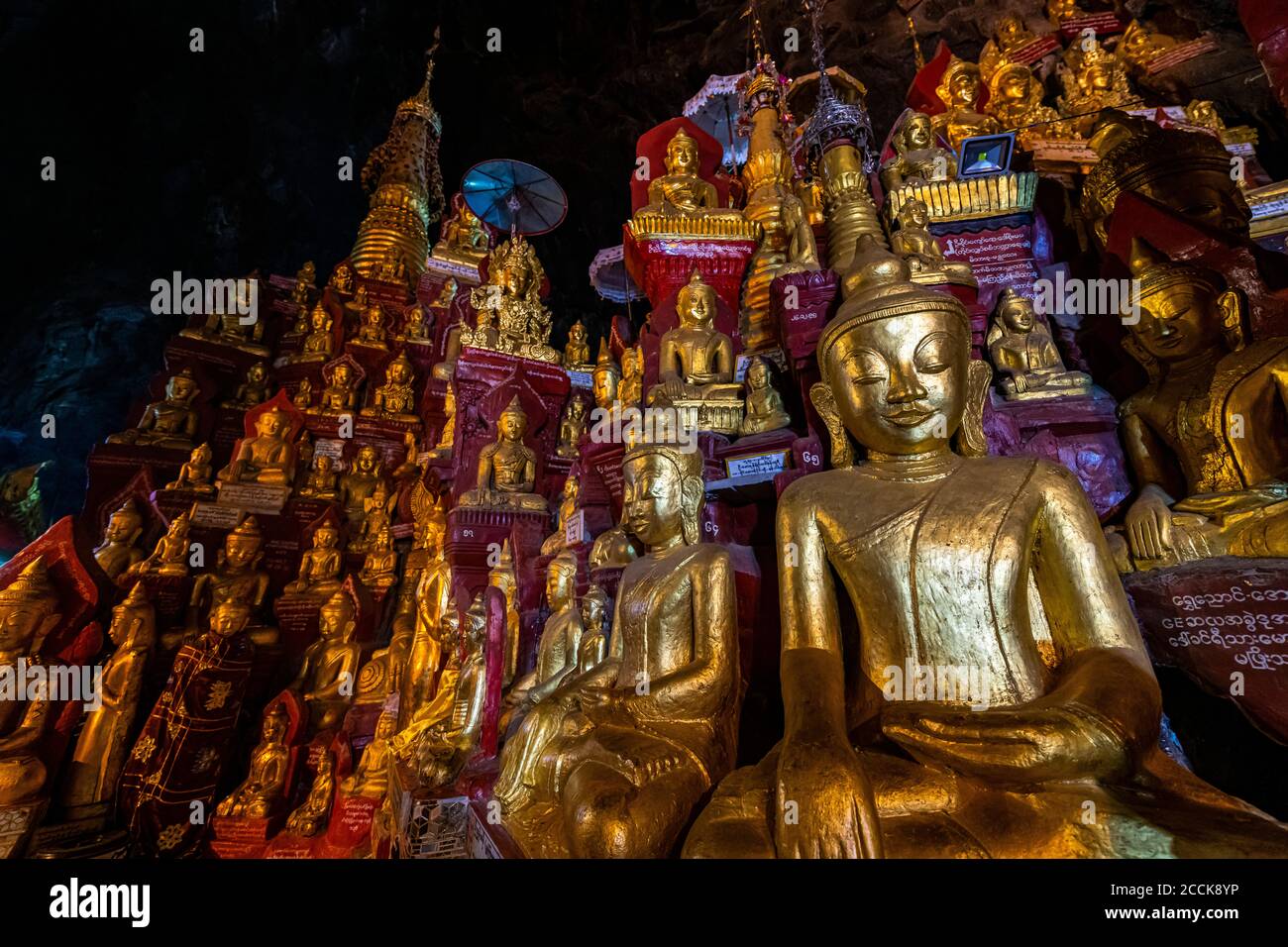 Myanmar, Shan Staat, Pindaya, Golden Buddha Statuen in Pindaya Höhlen Stockfoto