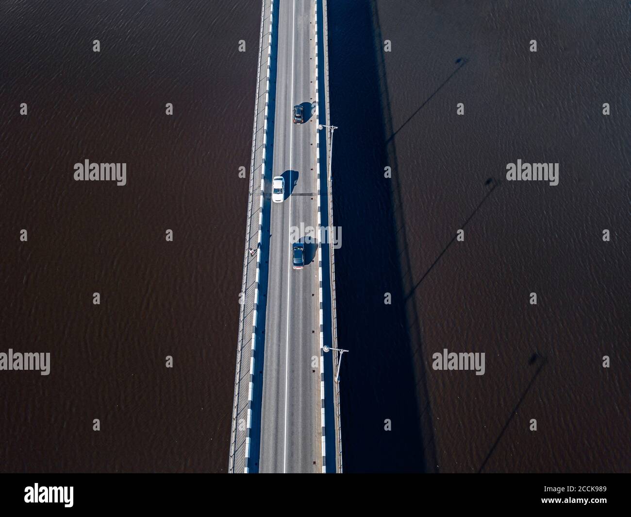Russland, Republik Karelien, Sortavala, Luftansicht der Brücke über den Ladoga-See Stockfoto