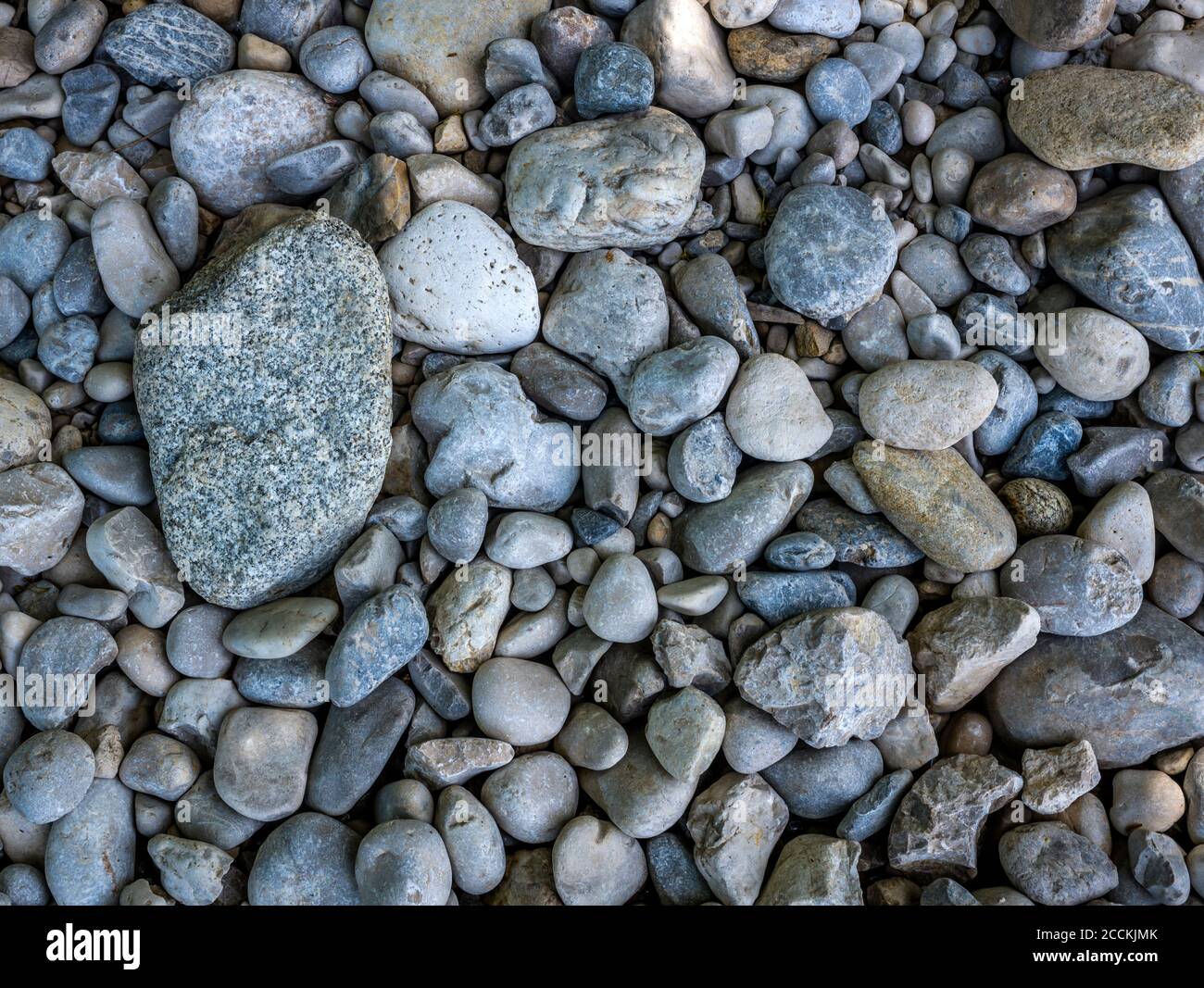 Nahaufnahme von Kieselsteinen in verschiedenen Formen und Formen Stockfoto