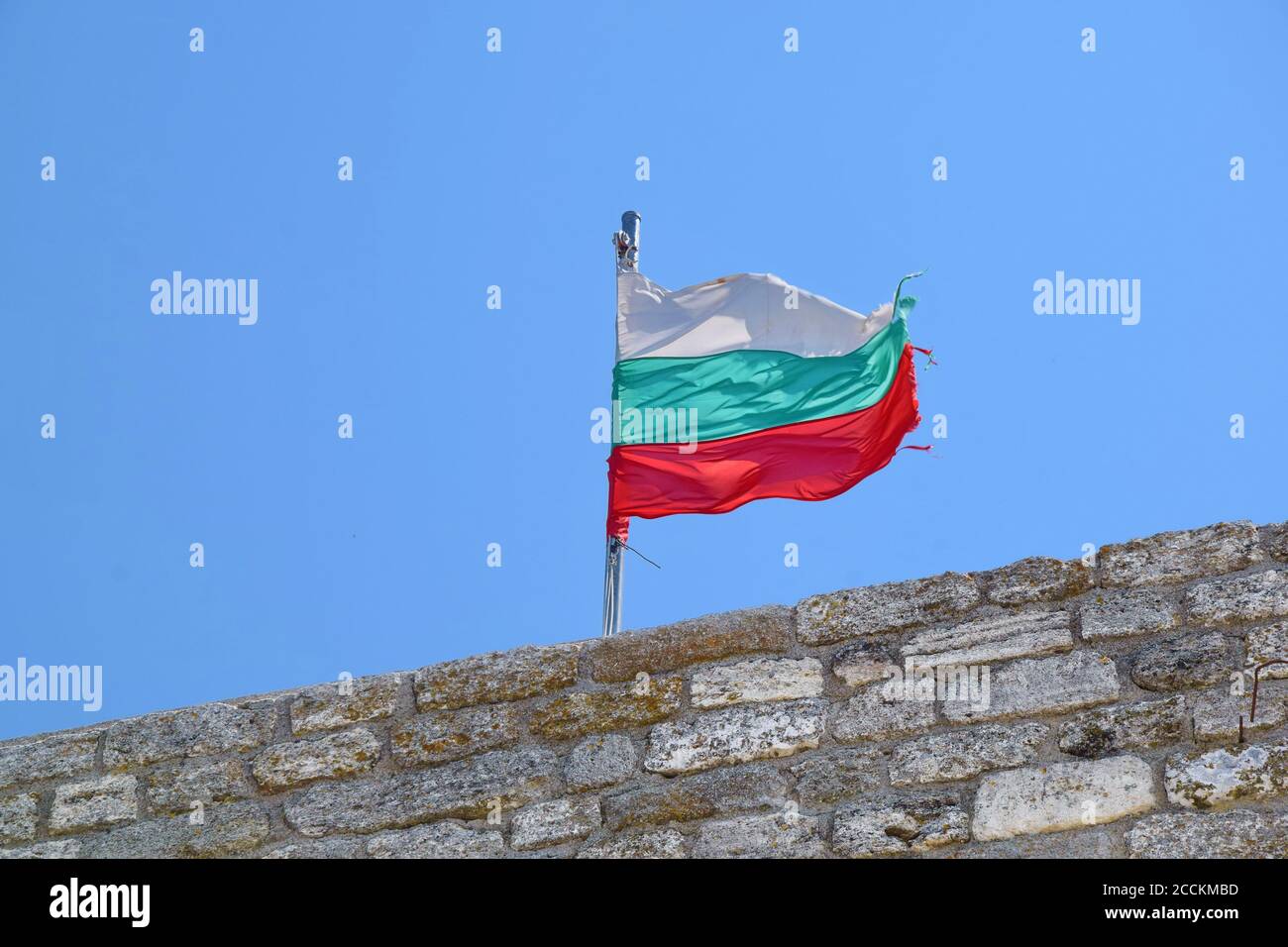 Wawing Bulgarische Flagge in Cape Kaliakra Bulgarien Stockfoto