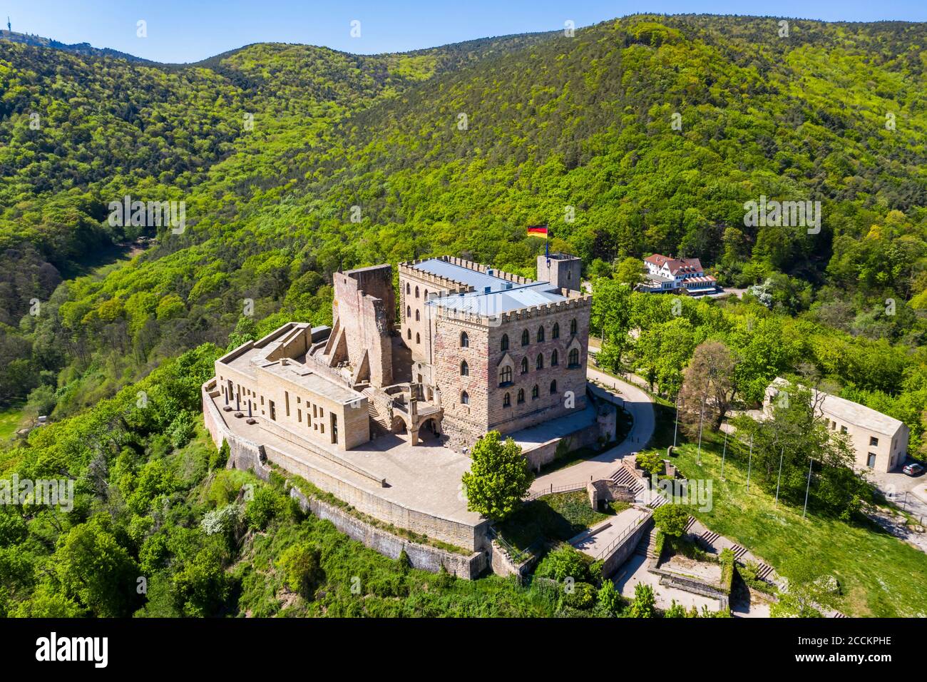 Deutschland, Rheinland-Pfalz, Neustadt an der Weinstraße, Hubschrauberblick auf Schloss Hambach im Sommer Stockfoto
