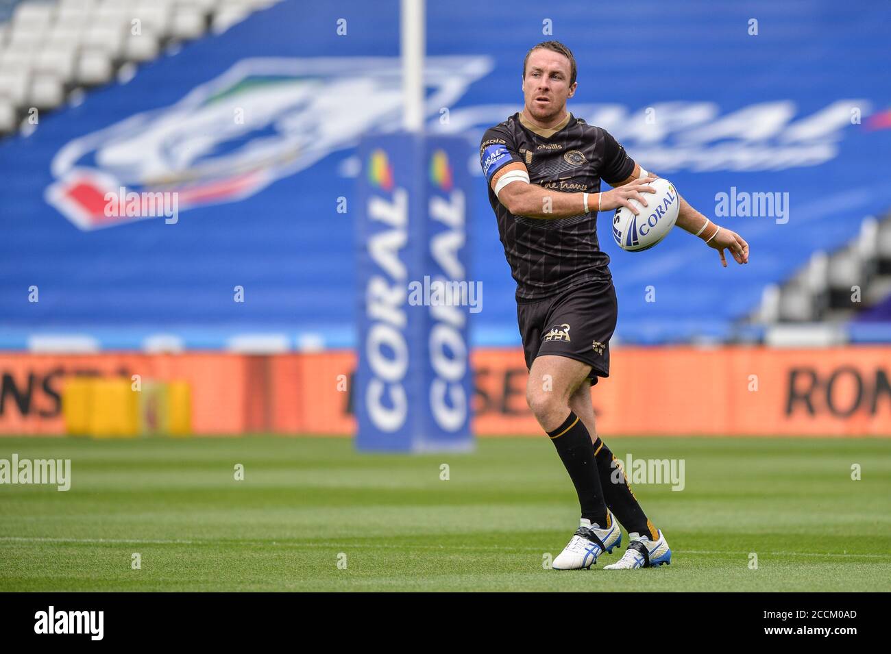 Huddersfield, UK, 22/08/2020, Catalan Dragons James Maloney erwärmt sich. Stockfoto