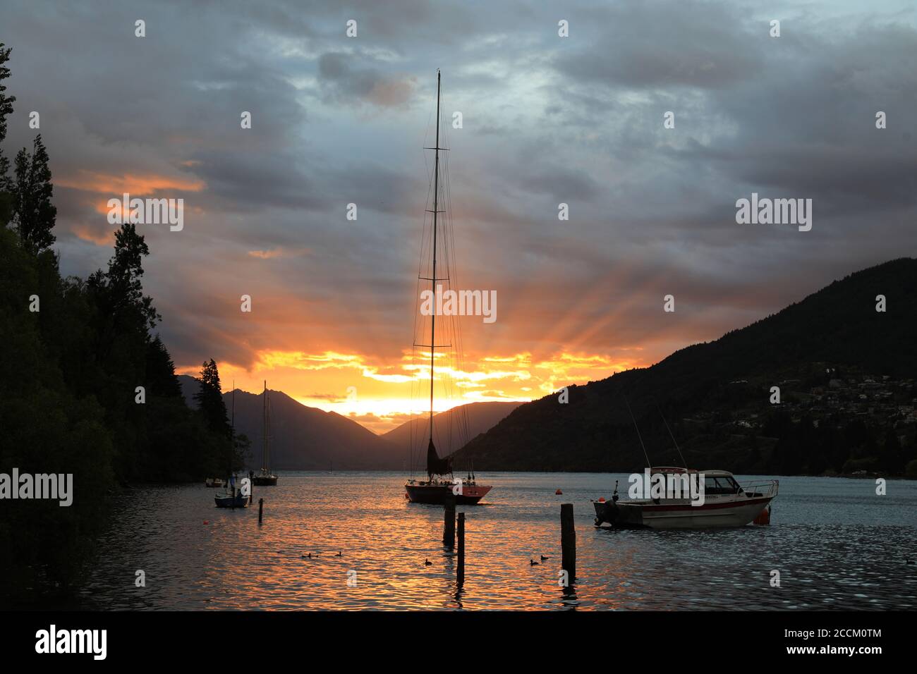 Sonnenuntergang Über Lake Wakatipu, Queenstown, South Island, Neuseeland Stockfoto