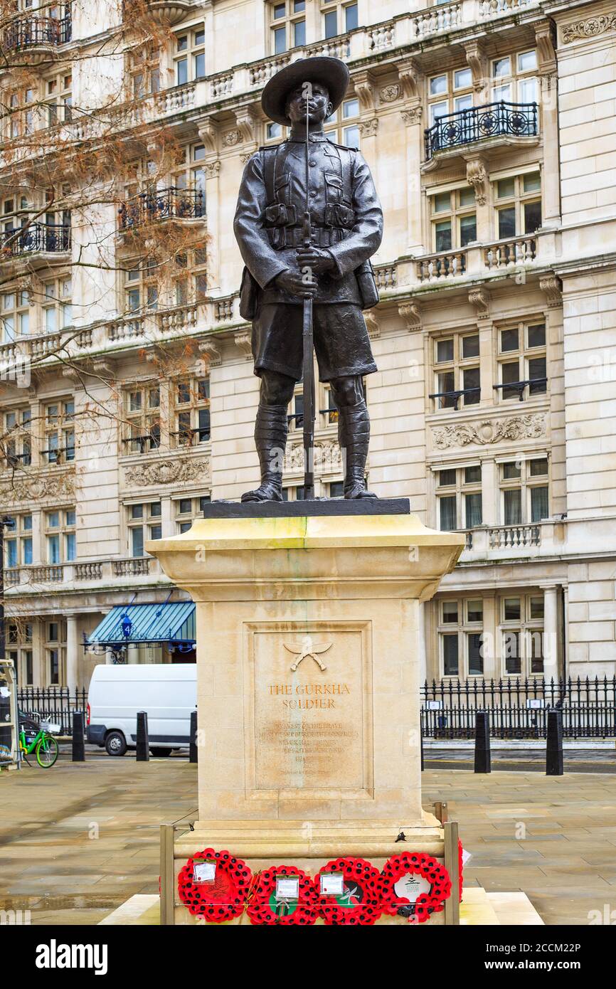 Gurkha Statue, London. Diese Statue soll an die Männer erinnern, die ihr Leben während des Weltkrieges niedergelegt haben. Es ist auf Horse Guards Parade in London, Stockfoto