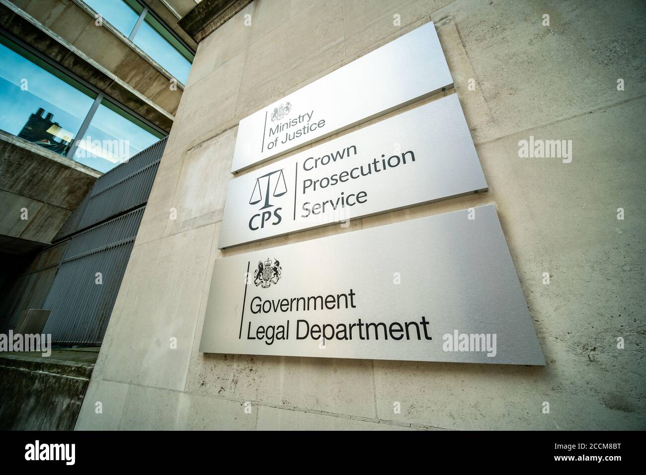 London - August 2020: Justizministerium, Crown Prosecution Service &. Gebäude der Rechtsabteilung der Regierung, Westminster. Stockfoto