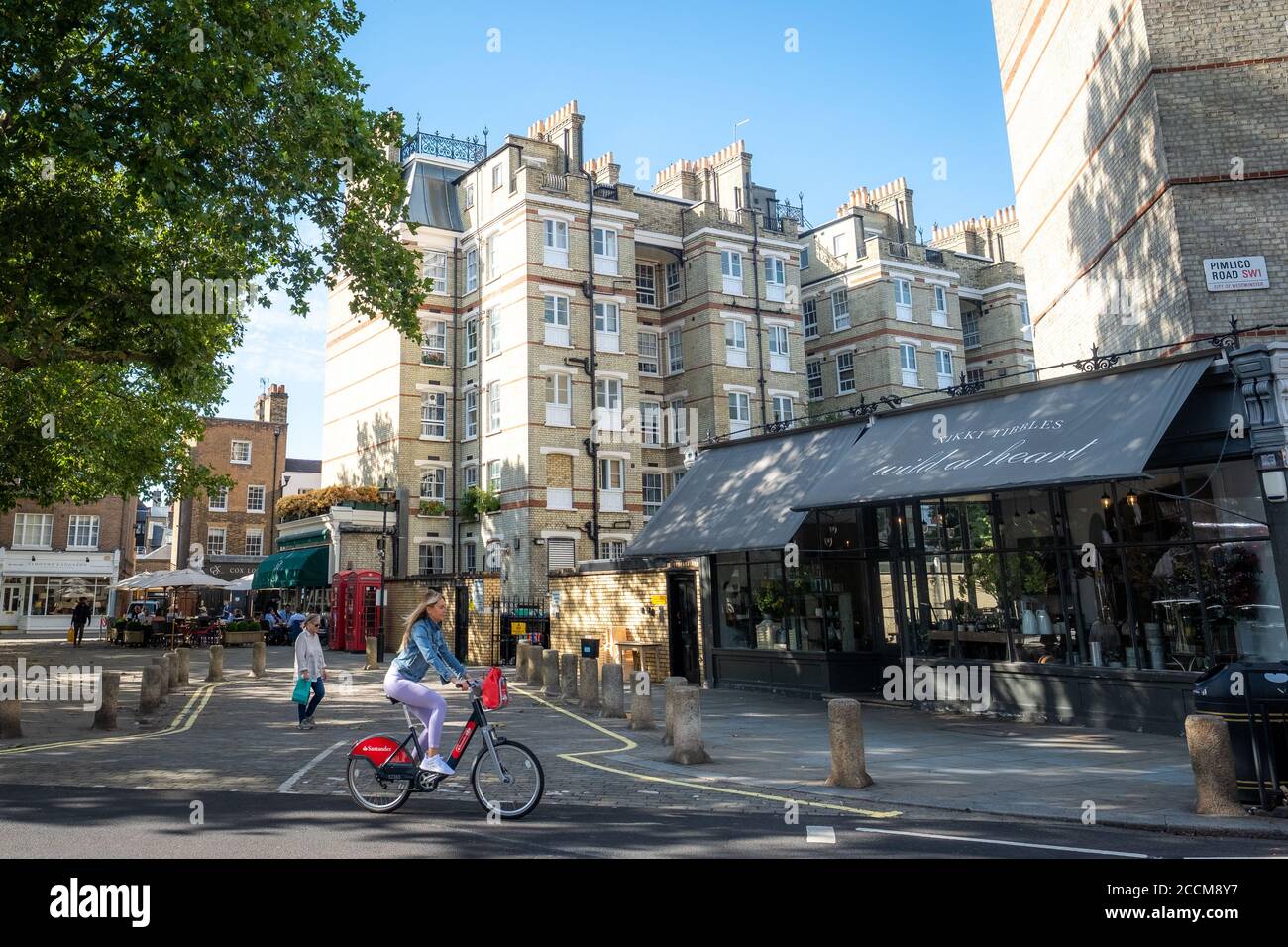 LONDON - August 2020: Pimlico Road / Pimlico Design District, beliebt für High-End-Möbel & Antiquitäten Verkäufer, Galerien und Design Stockfoto