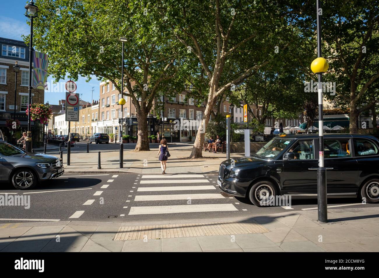 LONDON - August 2020: Pimlico Road / Pimlico Design District, beliebt für High-End-Möbel & Antiquitäten Verkäufer, Galerien und Design Stockfoto