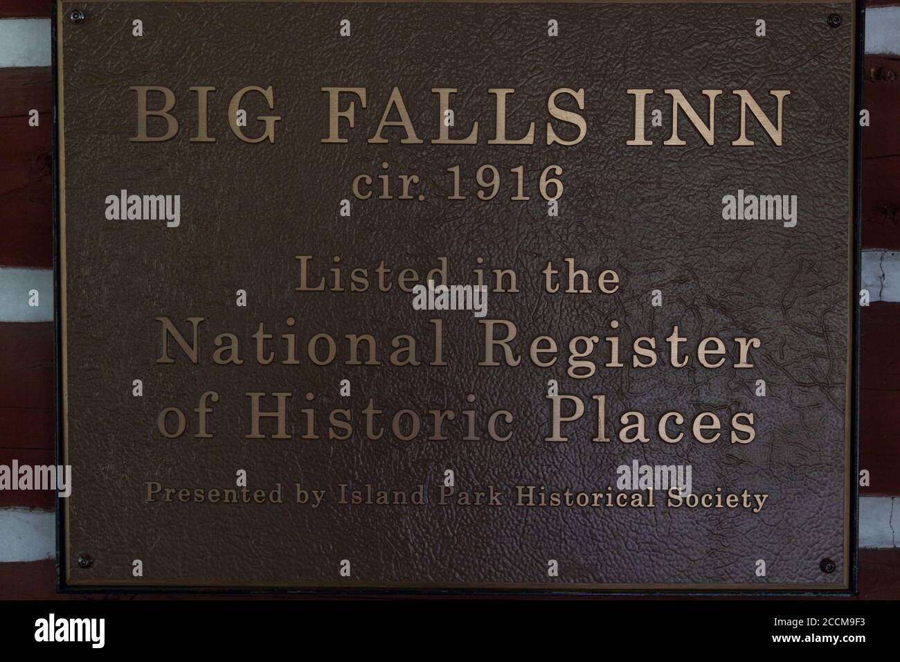 Mesa Falls Scenic Byway, Idaho / USA - 20. Juli 2014: Ein Schild, das das Big Falls Inn als im National Register of Historic Places in MES gelistet erklärt Stockfoto