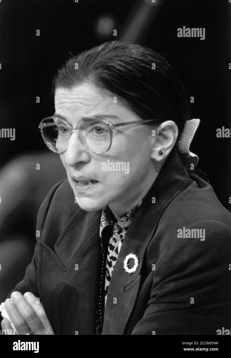 Ruth Bader Ginsburg (1933-2020), Richter am Obersten Gerichtshof der Vereinigten Staaten, bezeugte bei ihrer Bestätigungsverhandlung vor dem Justizausschuss des Senats im Juli 1993. Stockfoto