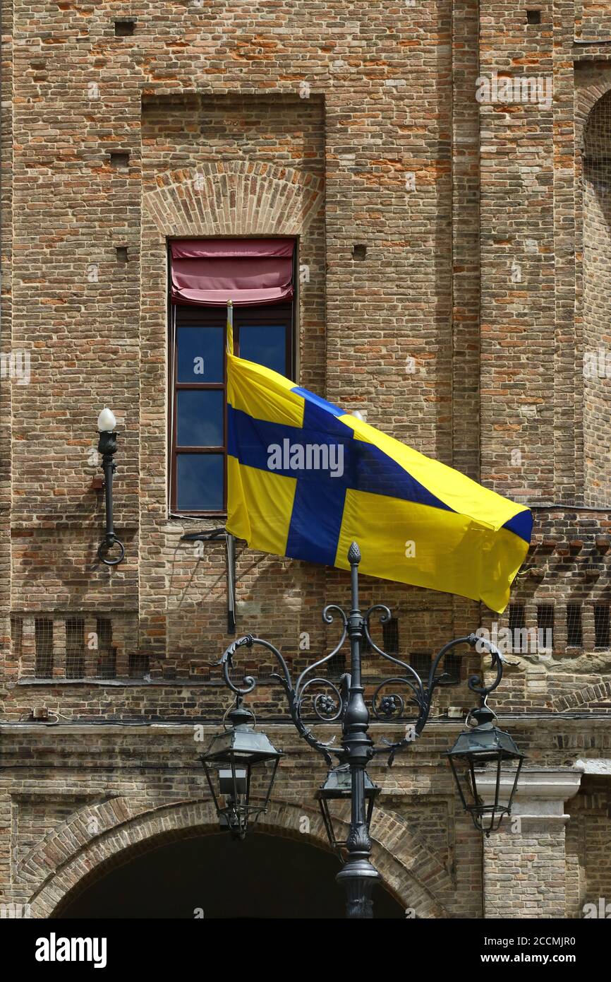 Parma, Blick auf den Palast der Gemeinde mit Flagge der Stadt, Emilia Romagna, Italien, unesco-Weltkulturerbe Stockfoto