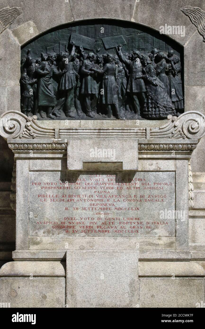 Parma, Emilia Romagna, Italien, detaillierte Vorderansicht des Giuseppe Verdi Denkmals, UNESCO Weltkulturerbe Stockfoto
