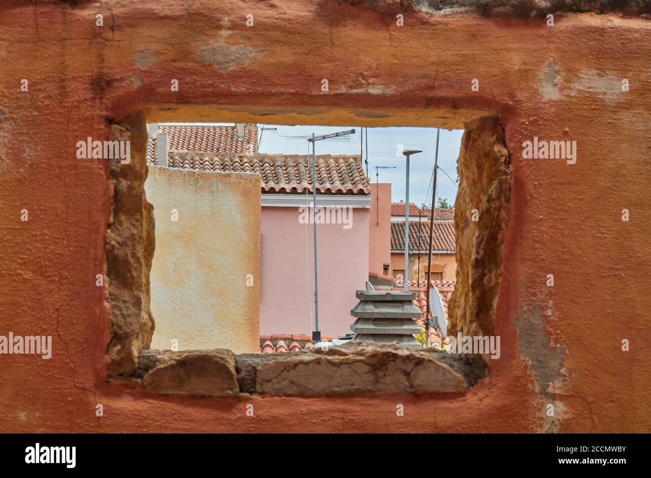 Blick auf die Dächer von Olbia, durch die ganze Wand Stockfoto
