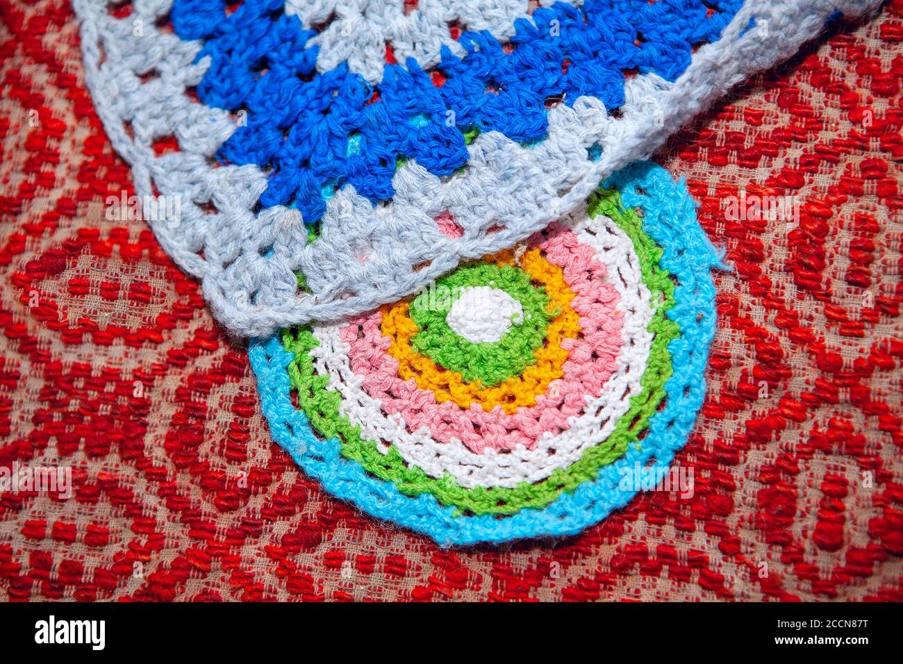 Farbiger Wollteppich. Traditionelle Stickerei Dekoration Stockfoto