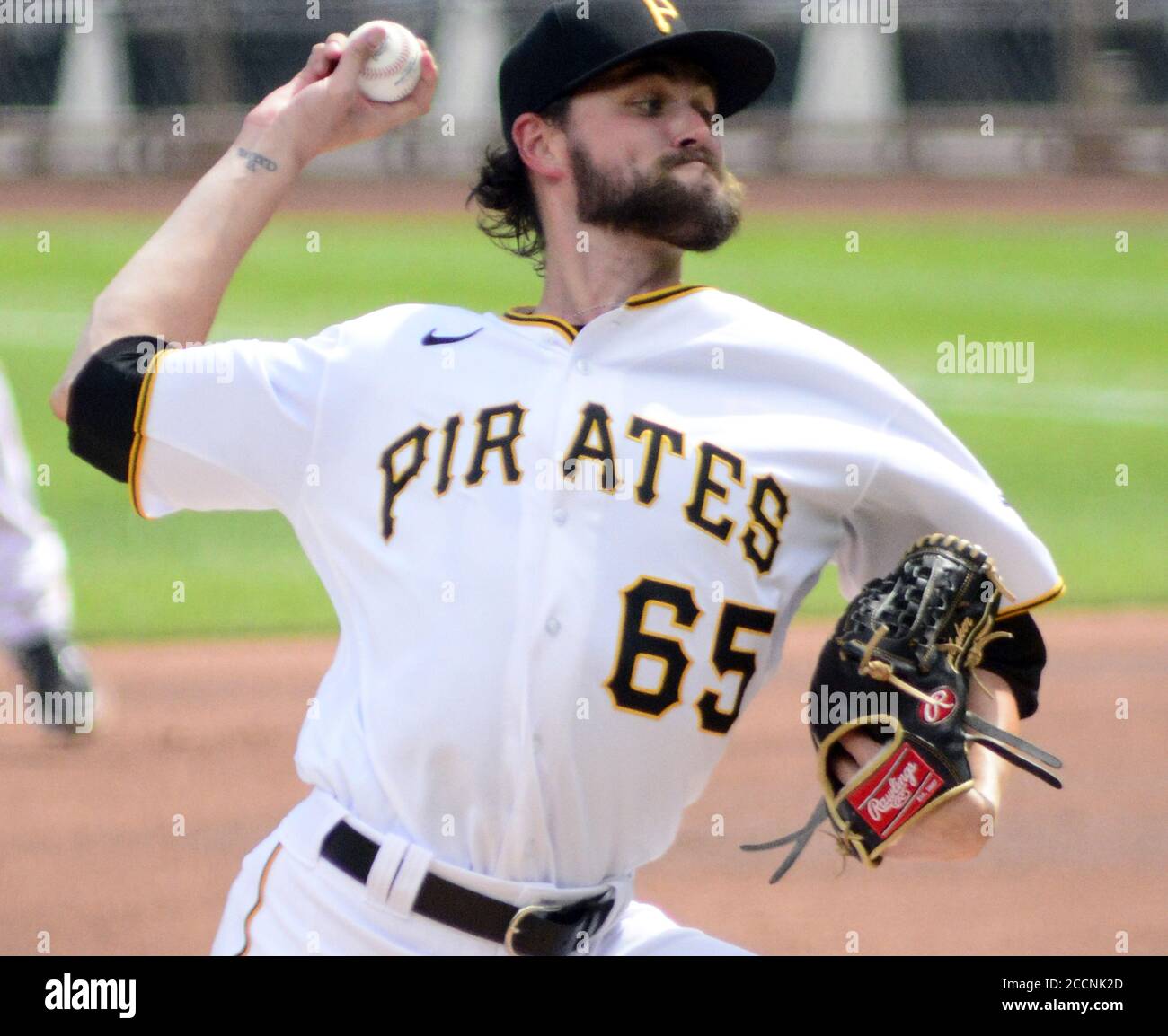 Pittsburgh, Usa. August 2020. Pittsburgh Pirates Pitcher JT Brubaker (65) startet gegen die Milwaukee Brewers im PNC Park am Sonntag, 23. August 2020 in Pittsburgh. Foto von Archie Carpenter/UPI Kredit: UPI/Alamy Live News Stockfoto