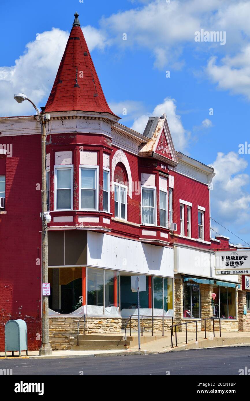 Mendota, Illinois, USA. Markante Architektur aus einer anderen Ära ziert eine Innenstadt Straße in der kleinen Nord-Zentral Illinois Gemeinde Mendota. Stockfoto