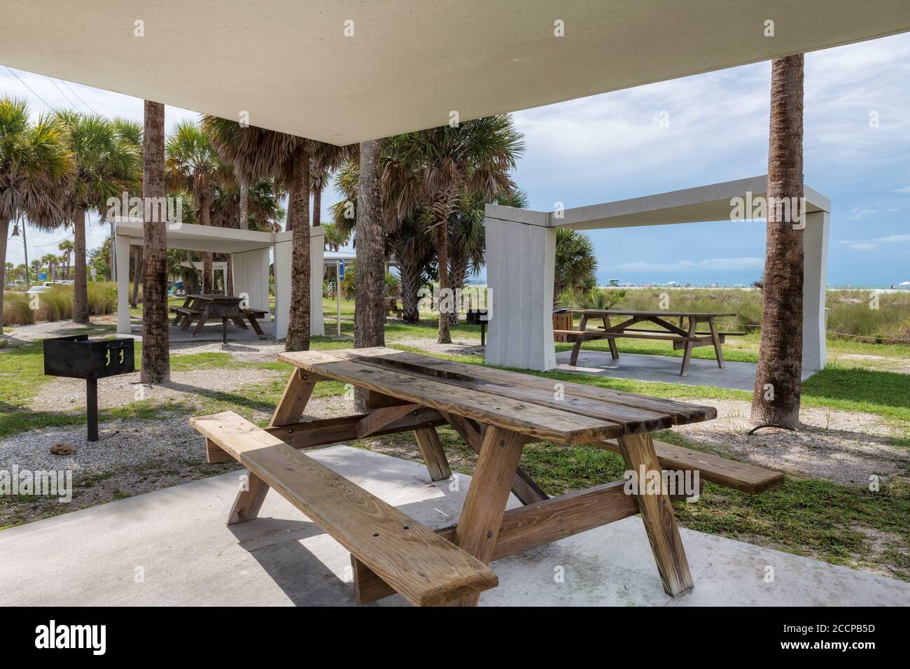 Siesta Key Beach, Florida - überdachter Picknickbereich und Tische Stockfoto