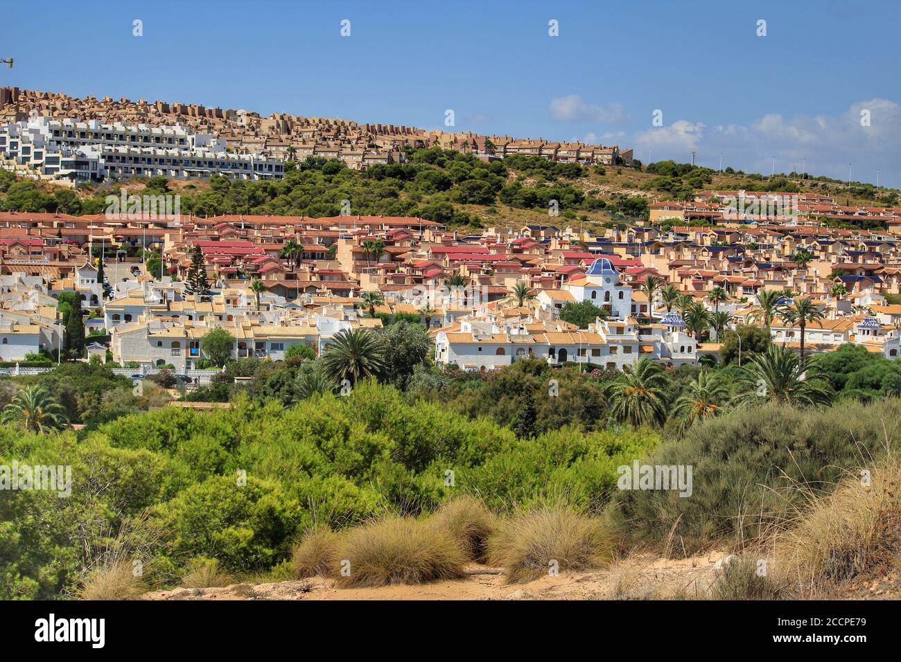 Gran Alacant Urbanisierung an der Küste von Alicante im Sommer Stockfoto