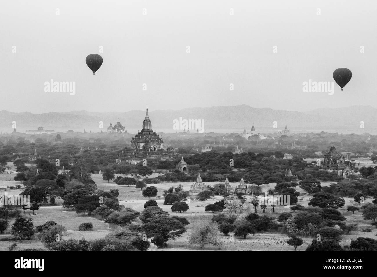 Bilder aus Myanmar, Bagan, seinen Tempeln und Pagoden und die Farbe des Sonnenaufgangs aus der Ballon-Erfahrung Stockfoto