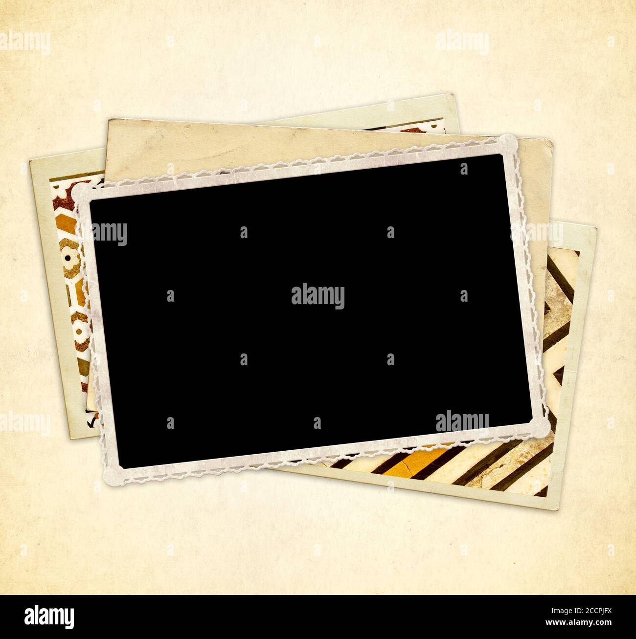 Vintage Hintergrund mit Postkarten und alten Foto. Retro-Postkarten mit dekorativem Ornament und leerem photoframe. Mustervorlage. Platz für Text kopieren Stockfoto