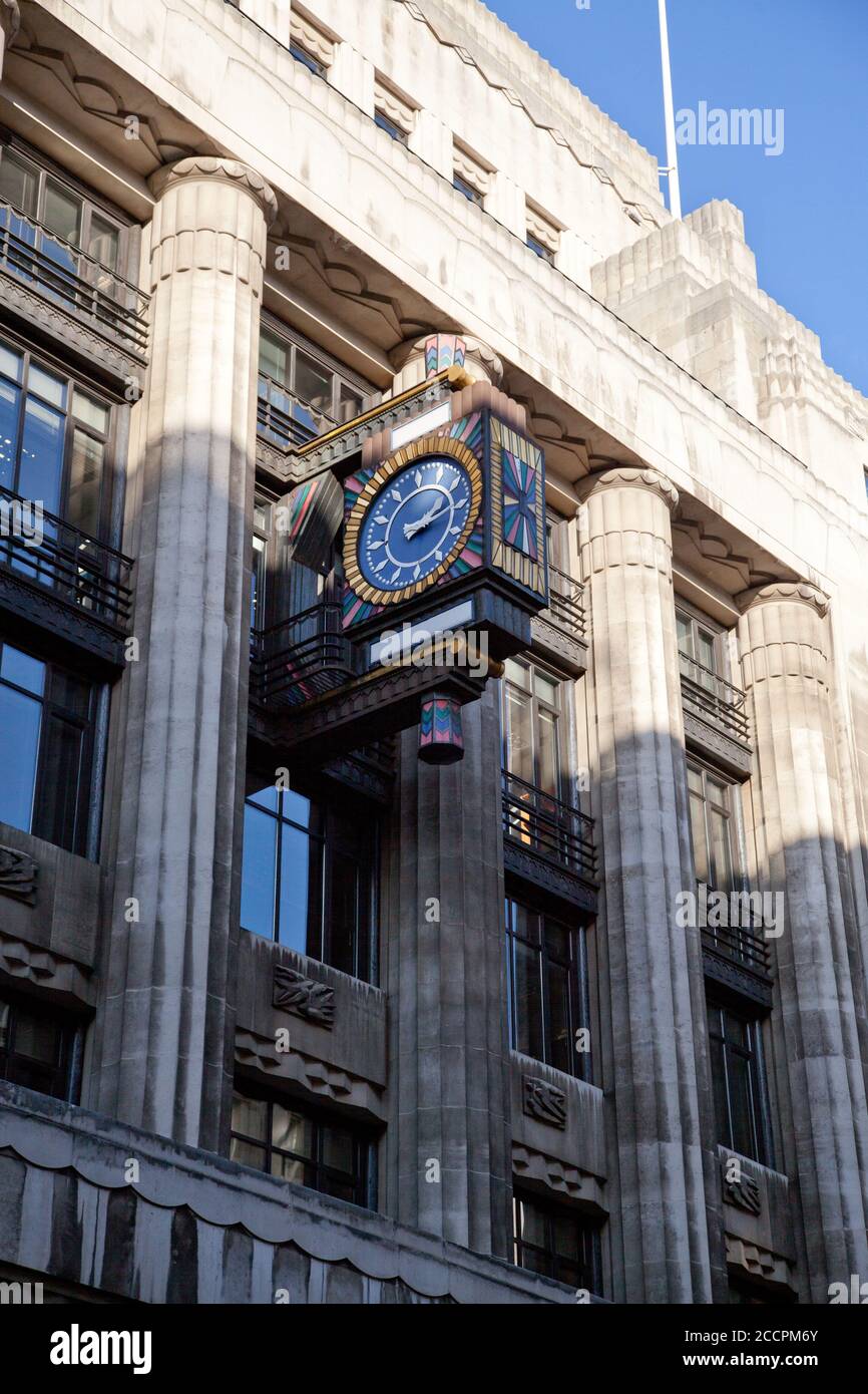 Kunstvolle, farbenfrohe Uhr an der Außenseite des Daily Telegraph Building Fleet Street, London Stockfoto