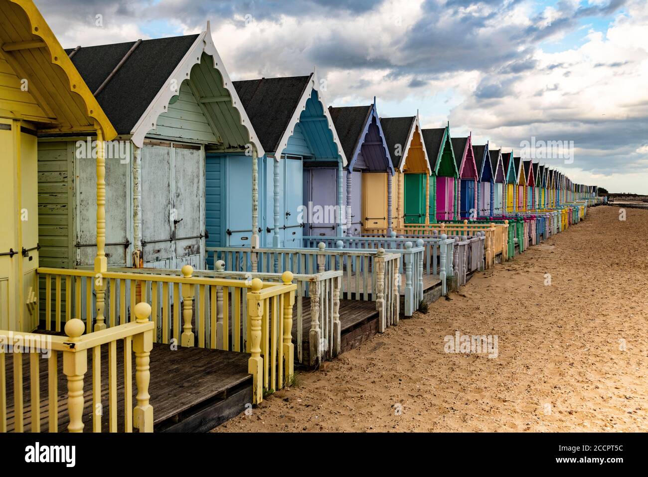 Strandhütten am West Mersea Strand. West Mersea Beach, Mersea Island, Colchester, Essex. Stockfoto