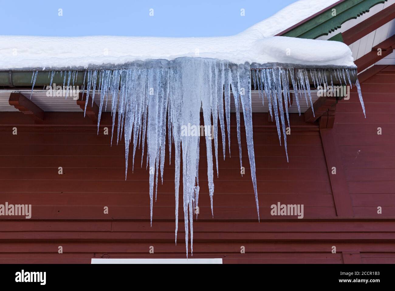Eiszapfen, Hausdach, Detail, Oberstdorf, Allgäu, Fuggerstrasse Stockfoto