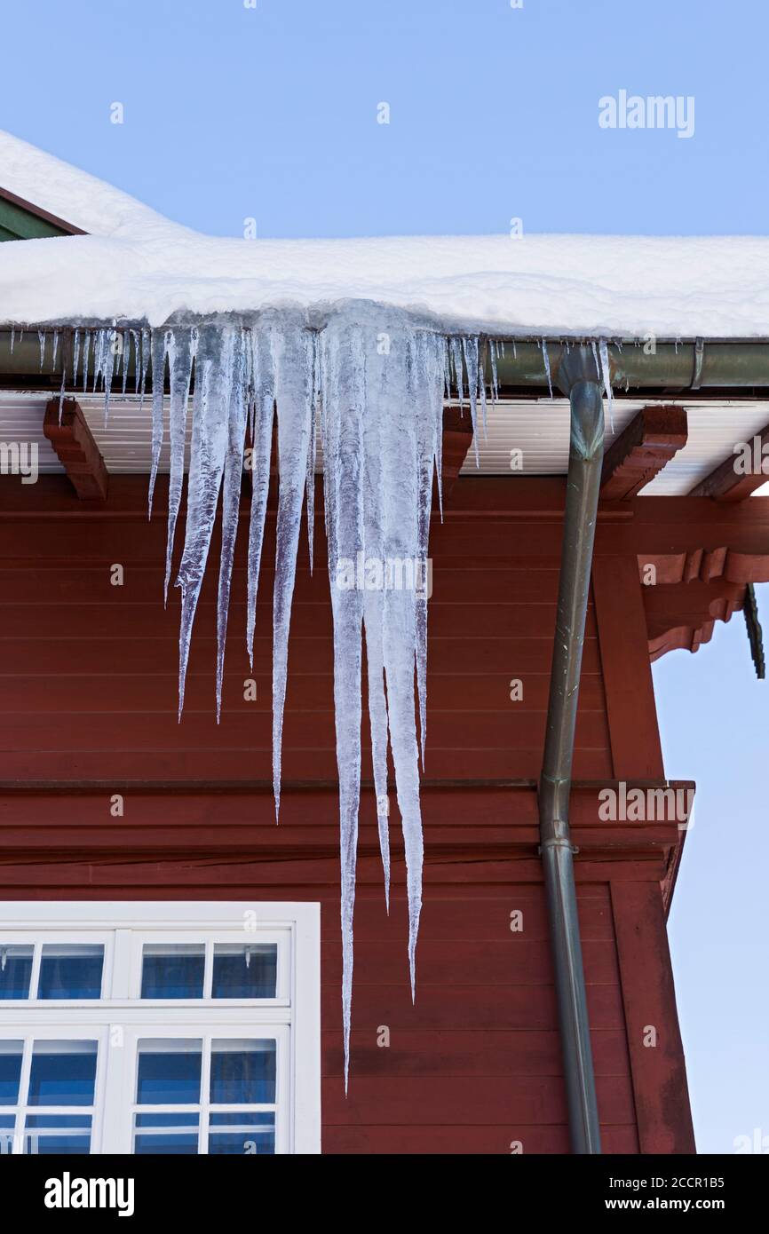 Eiszapfen, Hausdach, Detail, Oberstdorf, Allgäu, Fuggerstrasse Stockfoto