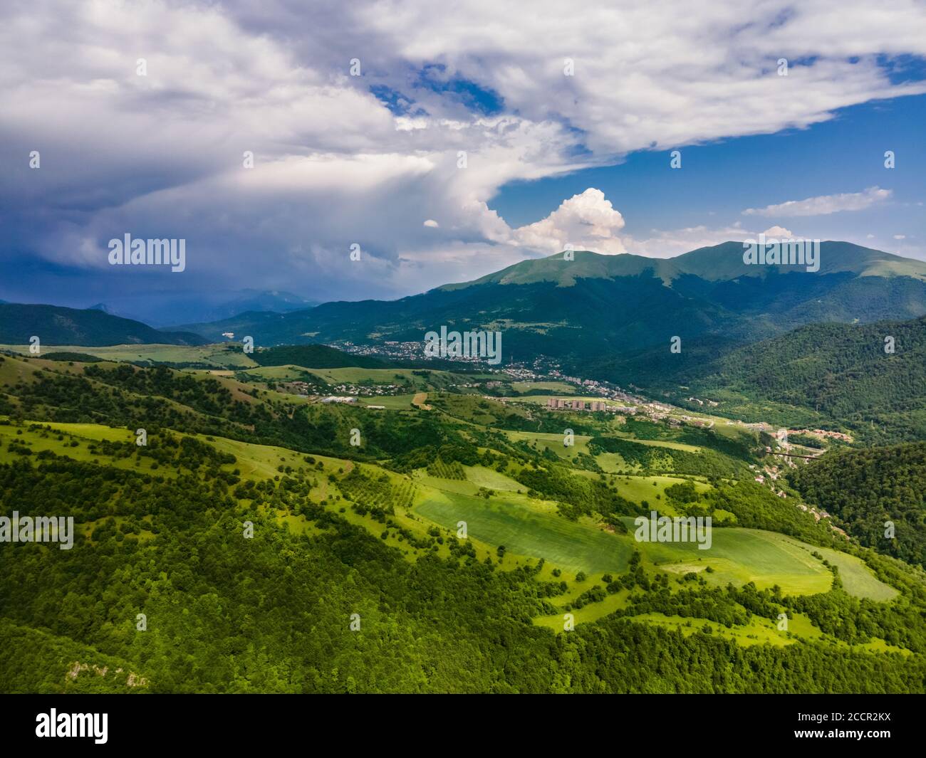 Fantastische Luftaufnahme der Landschaft von Dilijan in Armenien Stockfoto