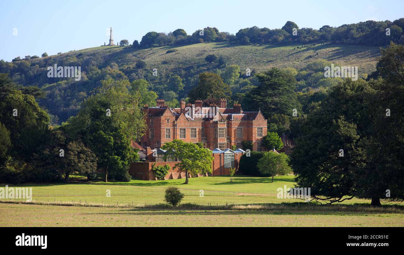 Chequers ist ein gemauertes Herrenhaus aus Ziegeln aus der Mitte des 16. Jahrhunderts inmitten der Chiltern Hills in Buckinghamshire. Im Jahr 1921 wurde das Anwesen der Nation b geschenkt Stockfoto