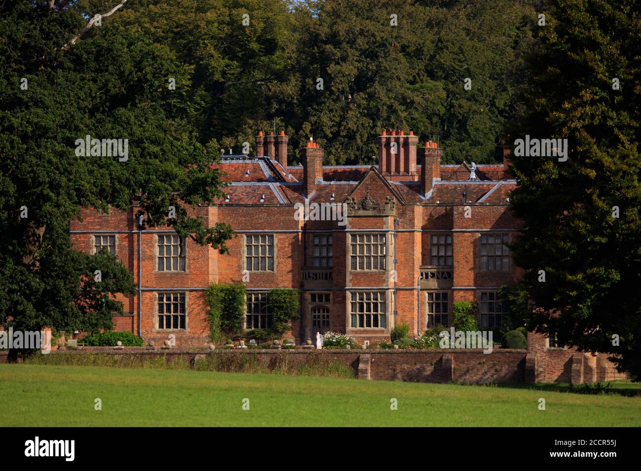 Chequers ist ein gemauertes Herrenhaus aus Ziegeln aus der Mitte des 16. Jahrhunderts inmitten der Chiltern Hills in Buckinghamshire. Im Jahr 1921 wurde das Anwesen der Nation b geschenkt Stockfoto