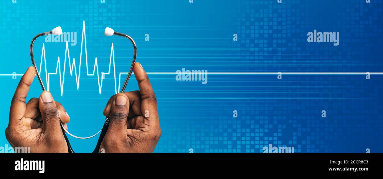 Collage eines afroamerikanischen Arztes mit Stethoskop und Kardiogramm auf blauem Hintergrund, leerer Raum Stockfoto