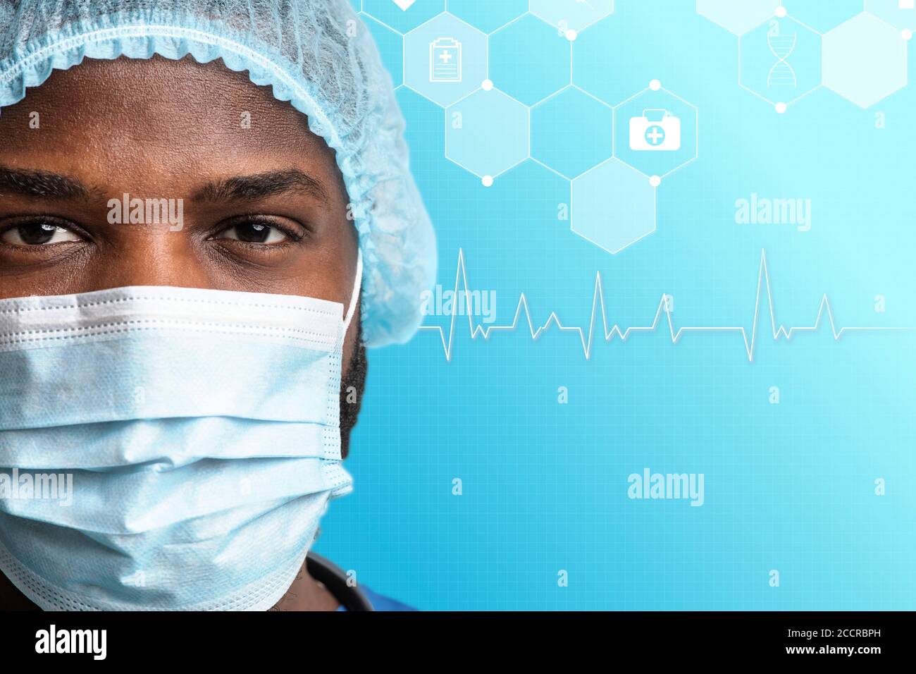 Gesundheitswesen und medizinische Forschung. Afroamerikanischer Arzt in Schutzmaske auf blauem Hintergrund, Collage Stockfoto
