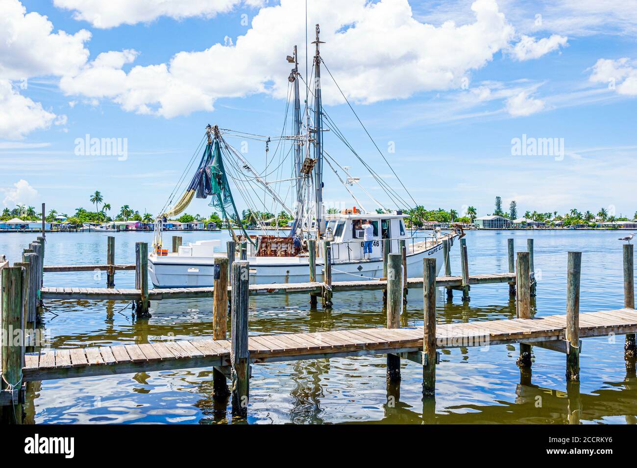 Florida, Matlacha, Isles Shores Pass, Waterfront, Dock, kommerzielles Shrimp-Shrimp-Boot, Besucher reisen Reise Tour touristischer Tourismus Wahrzeichen, Stockfoto