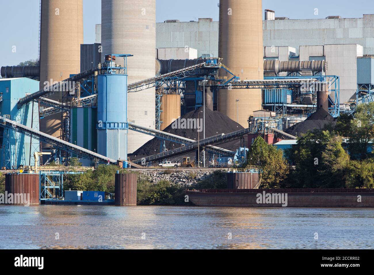 Pleasants Power Station, Kohlekraftwerk mit 1.3 Gigawatt, gelegen am Ohio River, Willow Island, in der Nähe von Belmont, West Virginia. Stockfoto