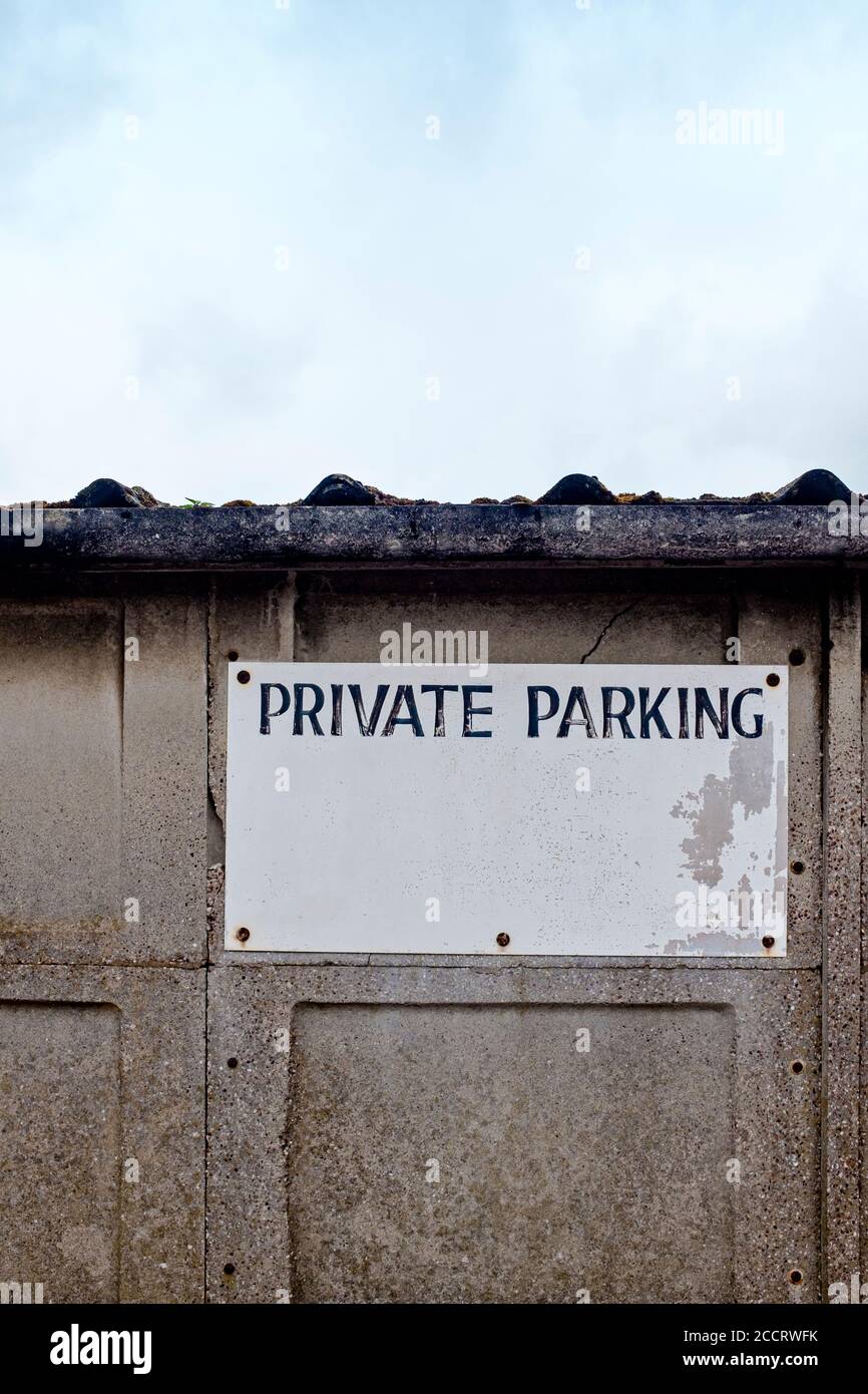 Warnschild für privaten Parkplatz Stockfoto