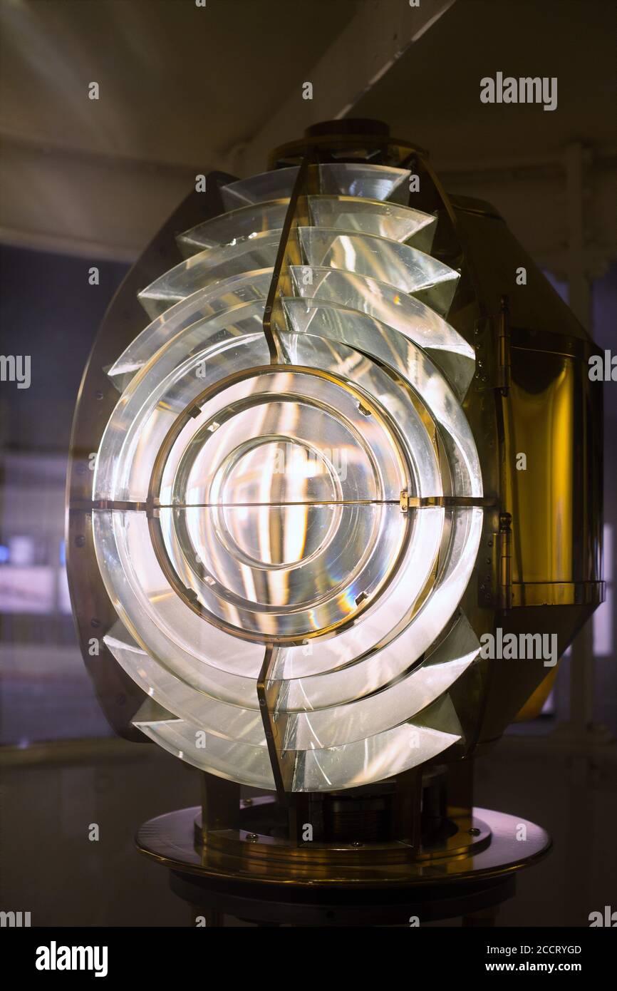 Eine Leuchtturmlinse im Fresnel-Stil. Stockfoto