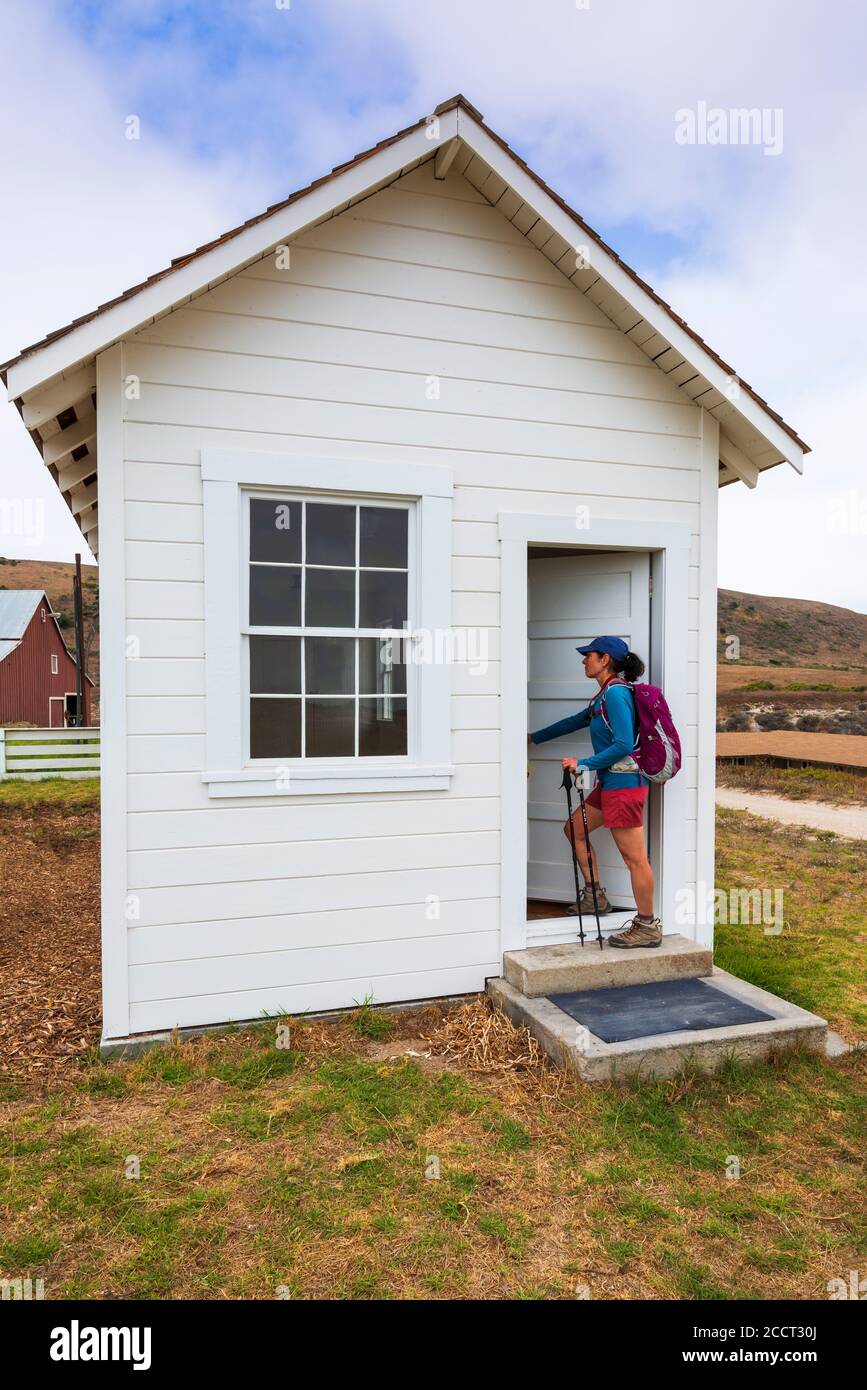 Wanderer im Besucherzentrum in Bechers Bay, Santa Rosa Island, Channel Islands National Park, California USA Stockfoto