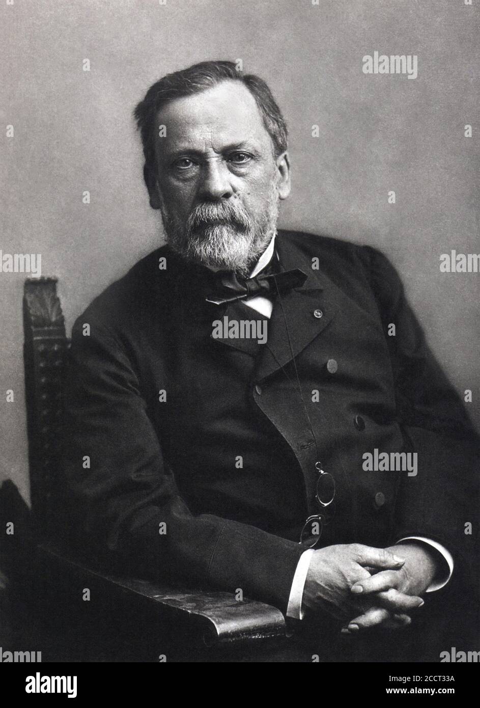 Porträt von Louis Pasteur (1822-1895). Pasteur war ein französischer Biologe, Mikrobiologe und Chemiker, der für seine Entdeckungen über die Prinzipien der Impfung, mikrobieller Fermentation und Pasteurisierung bekannt war. Foto von Paul Nadar, Datum unbekannt. Stockfoto