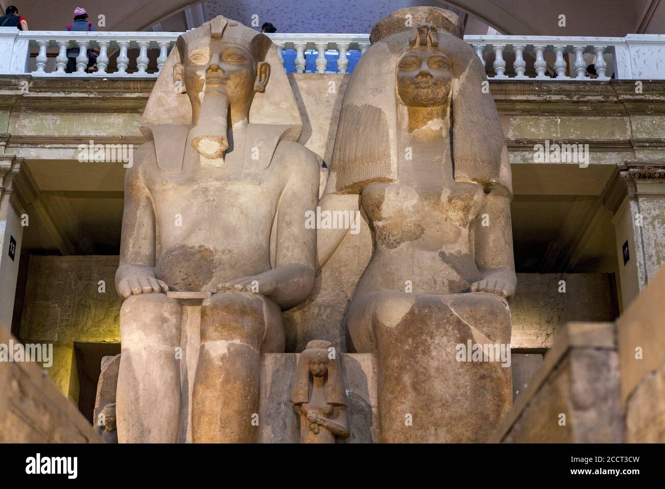 Die kolossale Statue von Amenhotep III und Tiye, Museum der ägyptischen Altertümer, Kairo Stockfoto