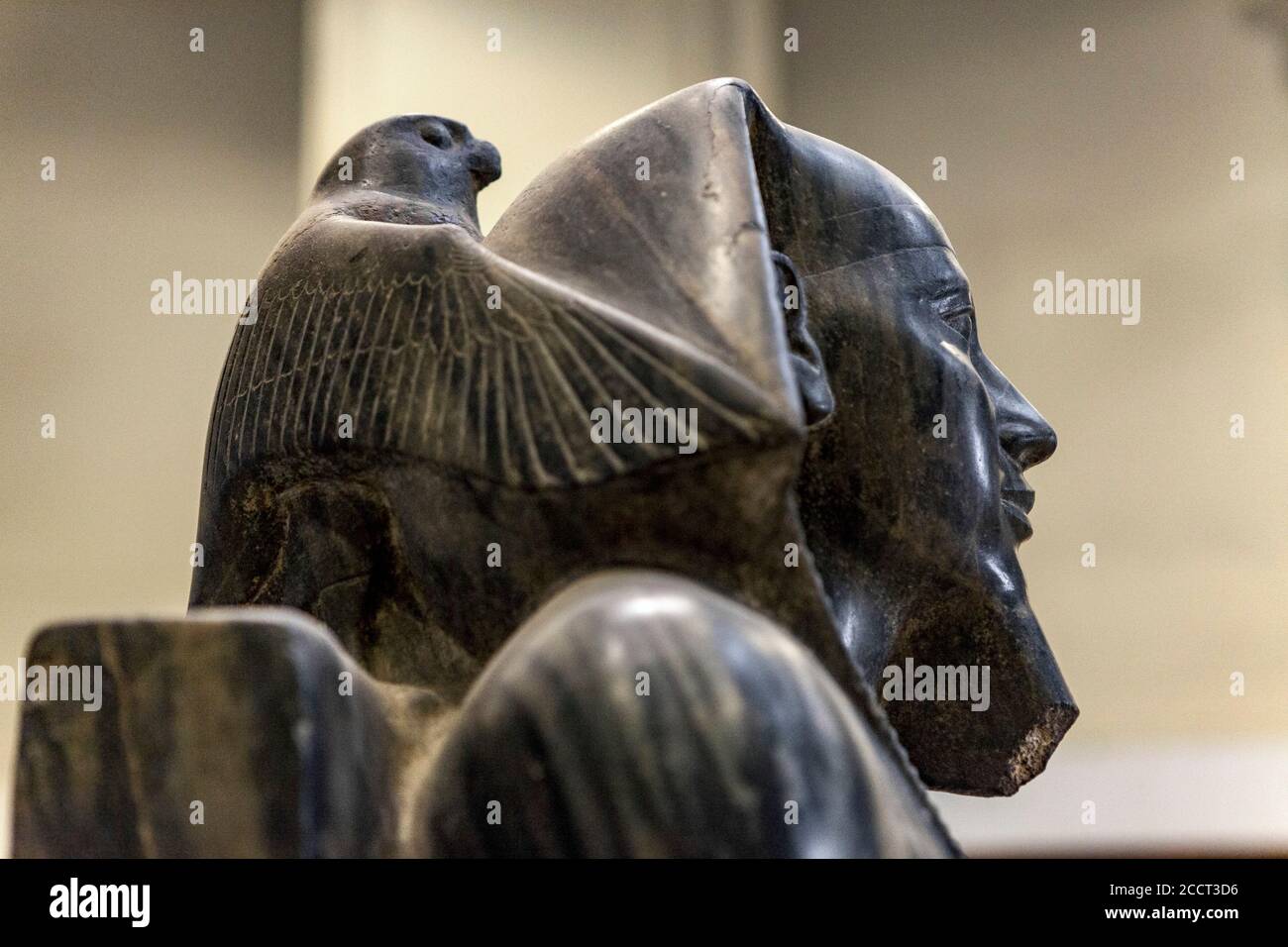 Statue des Königs Khaphre geschützt durch einen Falken, Museum der ägyptischen Altertümer, Kairo Stockfoto